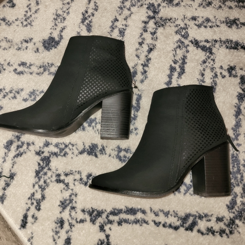 Black boots size 9